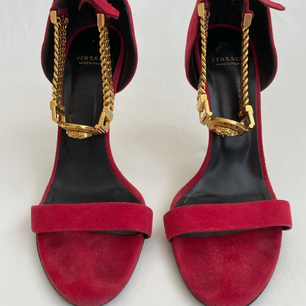 Versace gold Medusa ankle chain red suede open toe 37,5